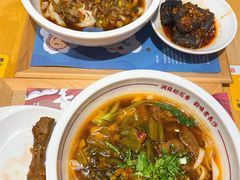 -呷佬·长沙手工米粉(金沙江路店)