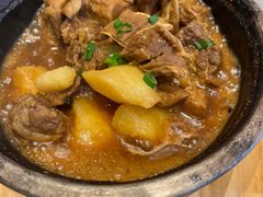 石锅牛肉焖土豆-苏城小院·园林精致苏州菜(斜塘老街店)
