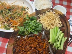 -老郑家东北春饼(龙悦居店)