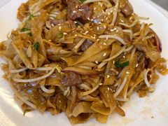 干炒牛河-品粤居港式打边炉·广式烧腊(西安路福佳新天地店)