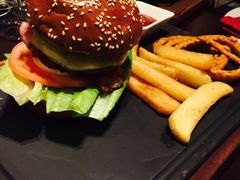 -恰餐厅及酒吧 CHAR Bar & Grill (北京丽都皇冠假日店)