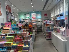 -名创优品(北京新中关购物中心地铁层店)
