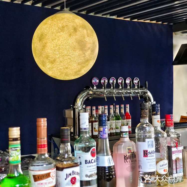 酒吧也这么卷吗？鸡尾酒也可以外带啦！