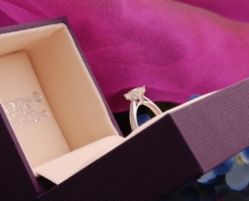 -威德钻石-克拉钻大本营(南京东路店)