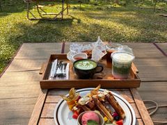 -Chom Cafe and Restaurant