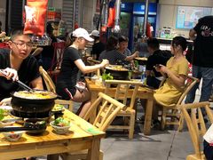 大堂-么肆烤肉·中式自助·烤肉大排档(街道口季佳PAI店)