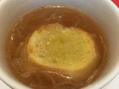 洋葱汤配奶酪面包-卡本妮法餐厅·北京和平宾馆