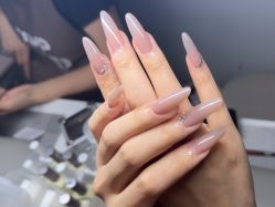 -小黑瓶美甲美睫
