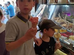 -Gelateria Dondoli