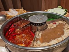 牛油辣菌汤锅底-巴奴毛肚火锅概念餐厅