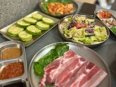 -围炉肉舍丹东海鲜烤肉·烤活鳗(步行街店)