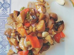 -云海肴·汽锅鸡·云南菜(天山百盛优客店)