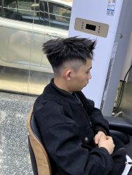 -藤野造型专业烫染接发