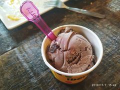 -莓园冰淇淋店