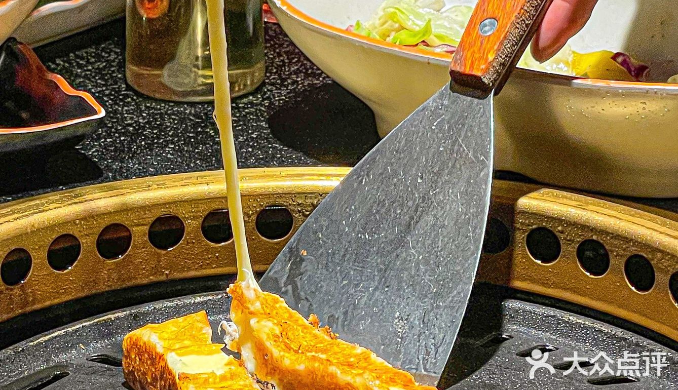 本地人排队吃的首家川派烤肉🆘肥肠芝士条香