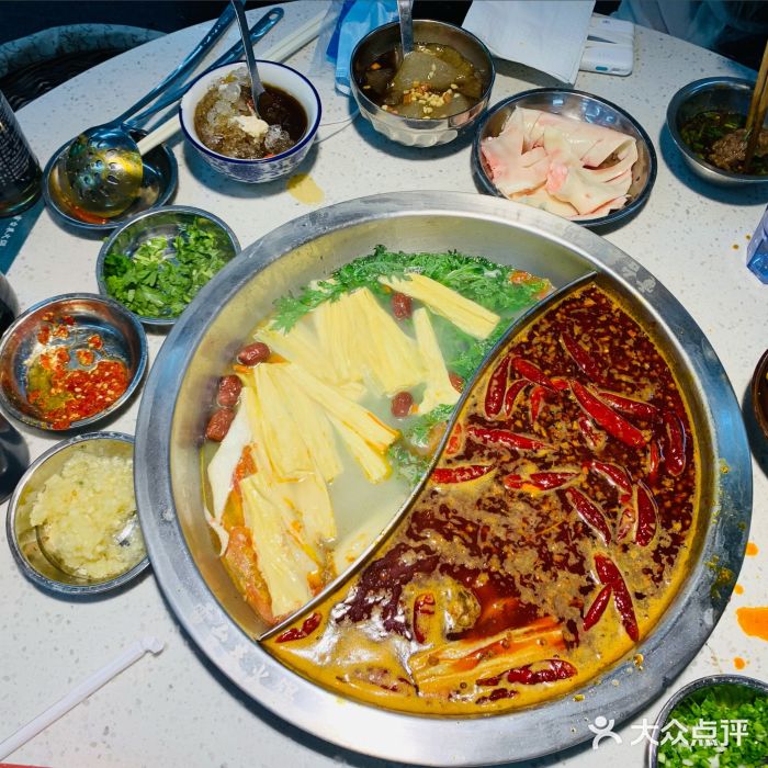 电台巷火锅(静安店)鲜鸭血图片