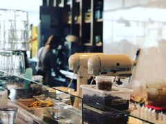 -ROAST coffee & eatery