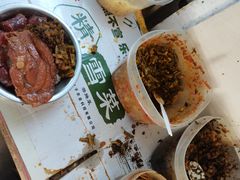 -梁阿婆廿年老牌扣肉糯米饭