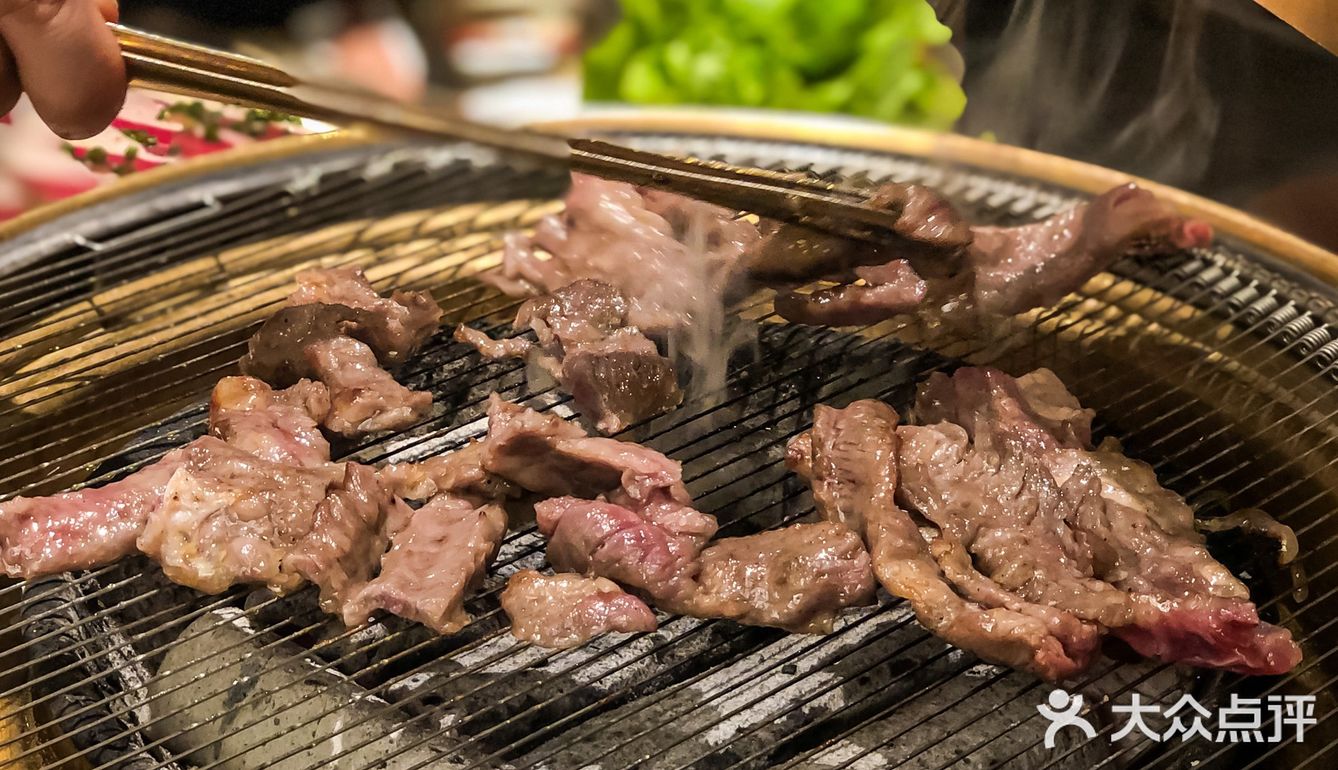 火遍全国的烤肉，终于吃到了…
