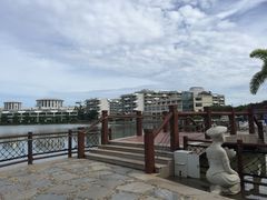 -亚龙湾亚泰商业街