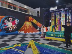 -嘿哟动霸CHUA·新潮玩运动娱乐中心·蹦床滑冰团建乐园