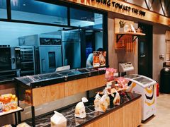 自助取餐区-皇冠幸福里动物奶油生日蛋糕(万达店)