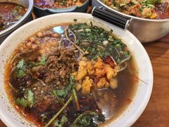 -爆炸头阿姨小四川正宗川味小吃(无任何分店)