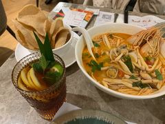 酸辣冬阴功海鲜汤檬粉-美奈小馆·东南亚菜(福田星河COCO Park店)