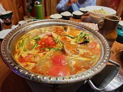 -老滇山寨•云南特色菜•地方菜•民族风情歌舞表演(金碧店)