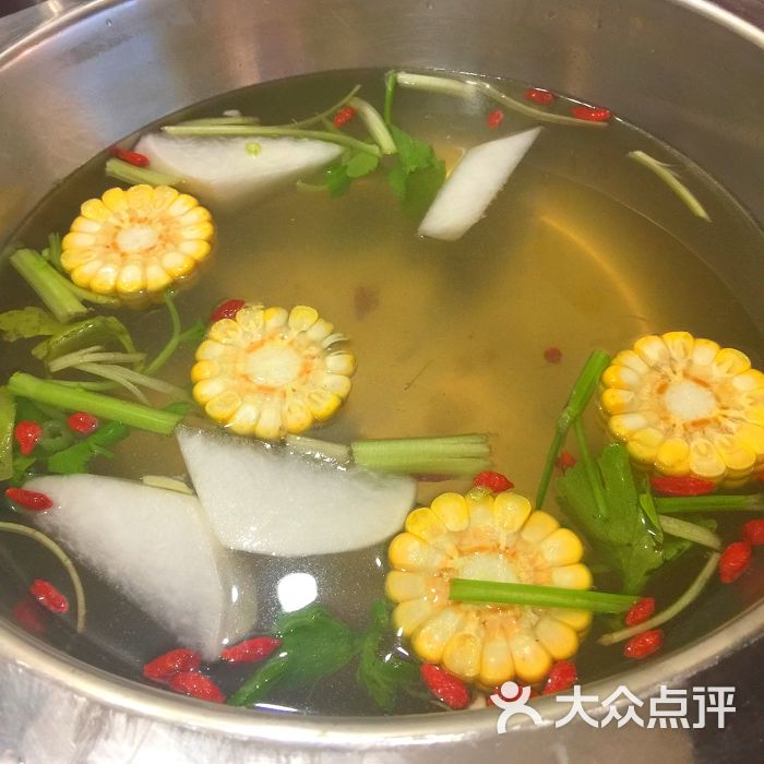 腾强汕头黄牛肉火锅(总店)玉米萝卜汤底图片 