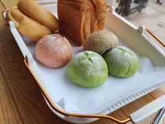 -顶东面包花园·生日蛋糕(世博店)
