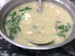 豆腐鱼头汤-红星光发煲仔饭(大石街店)
