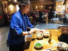 -白乐天毛肚火锅馆(解放碑店)