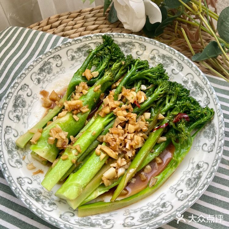 蒜蓉高原西兰苔，清清爽爽的开胃健康菜！