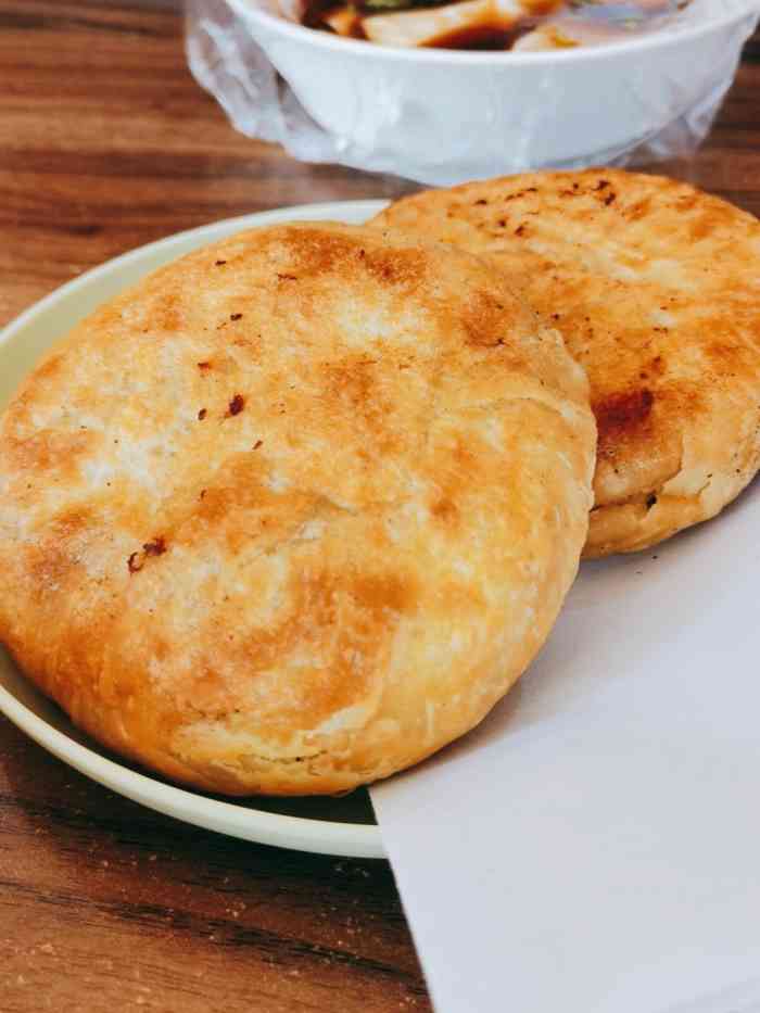 老城隍庙肉火烧-"切馅的火烧很入汁儿,馅儿剁的特别碎,咬起.