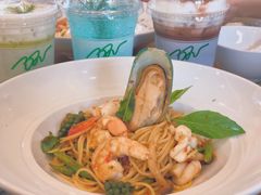 -Chom Cafe and Restaurant