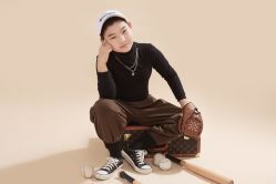 点击看大图 -亲亲宝贝艾尔莎亲子摄影会馆(中华路店)