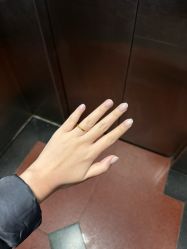 -花岐款式专研健康美甲沙龙