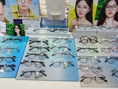 -诺柯视眼镜-蔡司依视路官方工厂店(淞南一店)