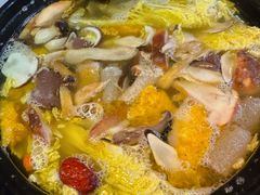 -香巴拉云南餐厅(华莱坞店)