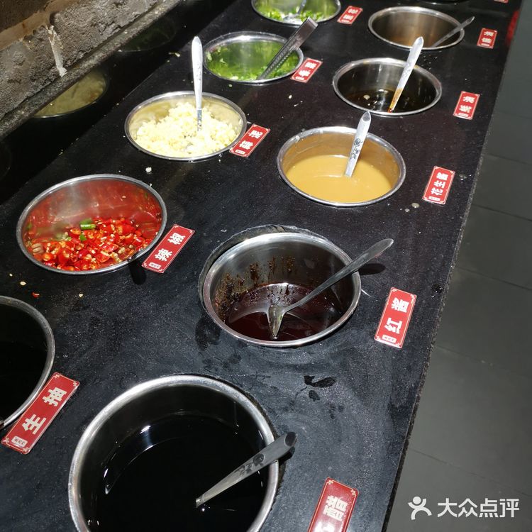 点了他家的招牌地锅鸡，确实很不错