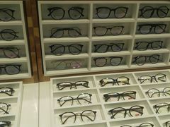 -MiRi眼镜连锁·蔡司·尼康控优点合作店(莘庄店)