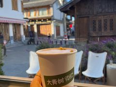 栀子花梨香拿铁-大青树咖啡(大理古城店)