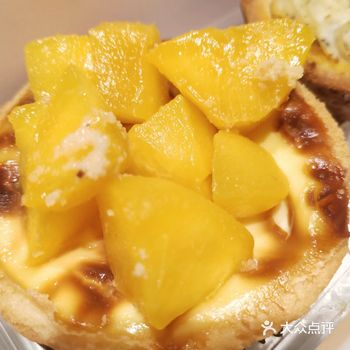 代字行算是合生汇里的老店了，黛汀烘焙做的各种蛋挞