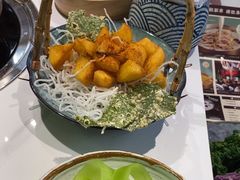 -洪氏嗨捞·广东猪肚鸡·椰子鸡火锅(西咸万象城店)