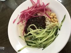 店家的炸酱面-老北京炸酱面(故宫店)