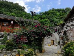 -高荡千年布依古寨旅游景区