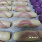 变成更长的一条，再卷起来，盖上保鲜膜