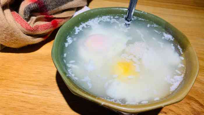 打分   /人 口味微甜的醪糟蛋,还不错,双蛋的,九块一份.