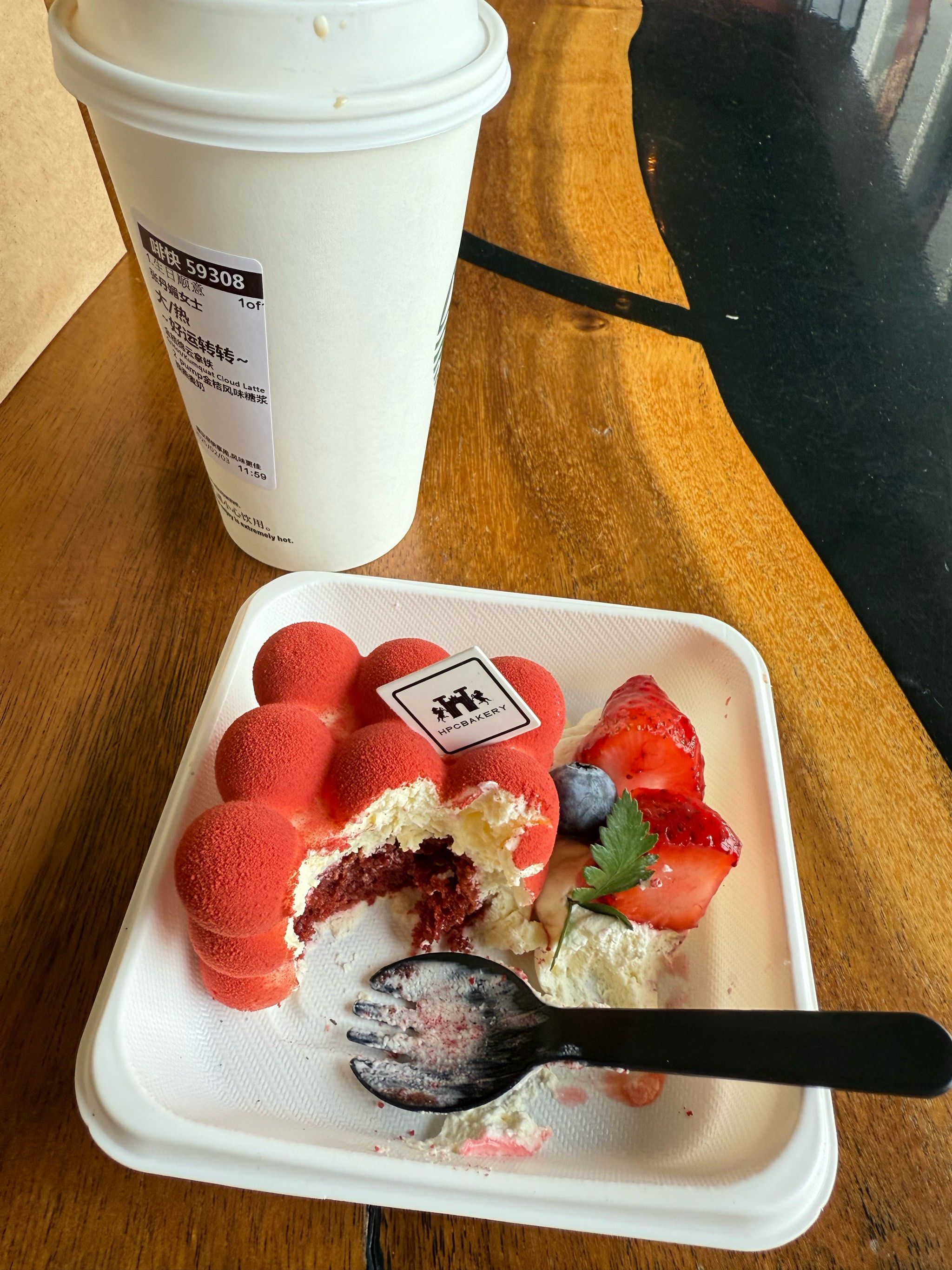 红跑车的红丝绒蛋糕奶油有点多了